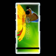 Coque Sony Xperia U Papillon posé sur une fleur