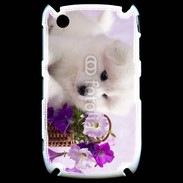 Coque Black Berry 8520 Chiot blanc et fleur violette