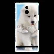 Coque Sony Xperia U Chien blanc et paire de chaussons