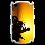 Coque Black Berry 8520 Femme biker au couché de soleil