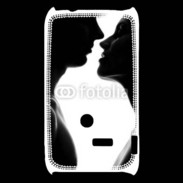 Coque Sony Xperia Typo Couple d'amoureux en noir et blanc
