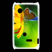 Coque Sony Xperia Typo Papillon posé sur une fleur