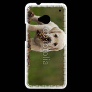 Coque HTC One Chiot labrador avec pomme de pin