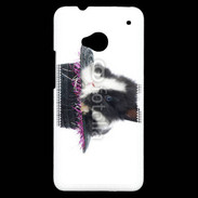 Coque HTC One Lapin noir et blanc dans un chapeau