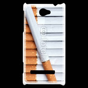 Coque HTC Windows Phone 8S Fond avec cigarettes