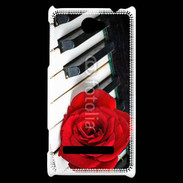 Coque HTC Windows Phone 8S Rose sur un piano