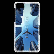 Coque Blackberry Z10 Avion de ligne au dessus des immeubles