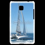 Coque LG Optimus L3 II Catamaran en mer