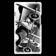 Coque LG Optimus L9 Femme sur un banc de musculation