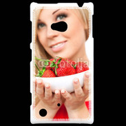 Coque Nokia Lumia 720 Femme blonde et glamour avec corbeille de fraises
