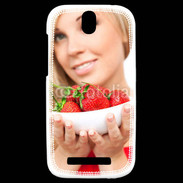 Coque HTC One SV Femme blonde et glamour avec corbeille de fraises