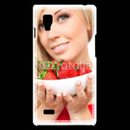 Coque LG Optimus L9 Femme blonde et glamour avec corbeille de fraises