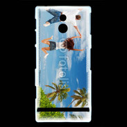 Coque Sony Xperia P Couple sautant devant la mer