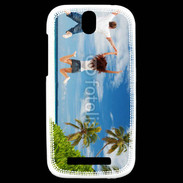 Coque HTC One SV Couple sautant devant la mer