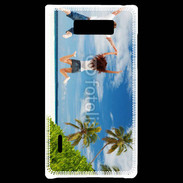 Coque LG Optimus L7 Couple sautant devant la mer