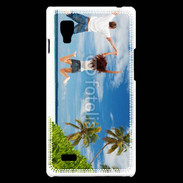 Coque LG Optimus L9 Couple sautant devant la mer