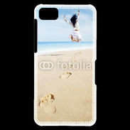 Coque Blackberry Z10 Femme sautant face à la mer