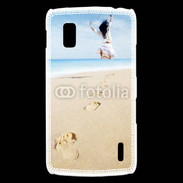 Coque LG Nexus 4 Femme sautant face à la mer