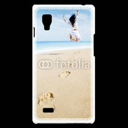 Coque LG Optimus L9 Femme sautant face à la mer