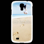 Coque Samsung Galaxy S4 Femme sautant face à la mer