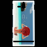 Coque Sony Xperia U Femme assise sur la plage