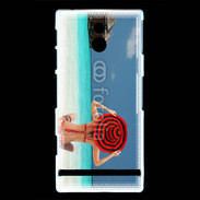 Coque Sony Xperia P Femme assise sur la plage