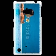 Coque Nokia Lumia 720 Femme sirotant un cocktail face à la mer