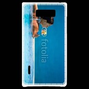 Coque LG Optimus L7 Femme sirotant un cocktail face à la mer