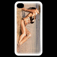 Coque iPhone 4 / iPhone 4S Femme brune en bikini à la plage
