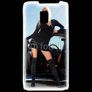 Coque LG P990 Femme blonde sexy voiture noire
