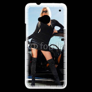 Coque HTC One Femme blonde sexy voiture noire