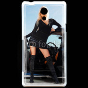 Coque Sony Xperia T Femme blonde sexy voiture noire