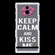 Coque Sony Xperia P Keep Calm Kiss me Gris