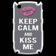 Coque Blackberry 8520 Keep Calm Kiss me Gris