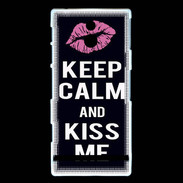 Coque Sony Xperia P Keep Calm Kiss me Noir