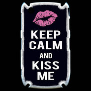 Coque Blackberry 8520 Keep Calm Kiss me Noir
