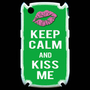 Coque Blackberry 8520 Keep Calm Kiss me Vert