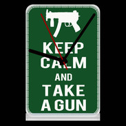Pendule de bureau Keep Calm Take a gun Vert