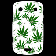 Coque Blackberry Bold 9900 Feuille de cannabis sur fond blanc