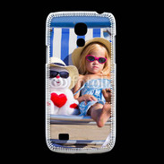 Coque Samsung Galaxy S4mini Petite fille avec bonhomme de neige a la plage
