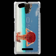 Coque Sony Xperia M Femme assise sur la plage