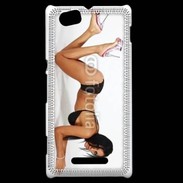 Coque Sony Xperia M Femme brune sexy avec talon aiguille