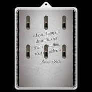 Porte clés Tentation Gris Citation Oscar Wilde