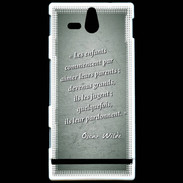 Coque Sony Xperia U Enfants parents Vert Citation Oscar Wilde