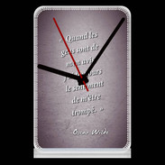 Pendule de bureau Avis gens violet Citation Oscar Wilde