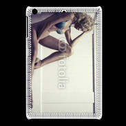 Coque iPadMini Femme sexy pensante en lingerie