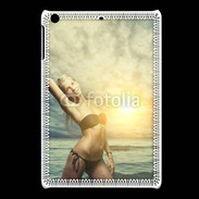 Coque iPadMini Femme sexy à la plage 10