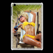 Coque iPadMini Femme sexy sur un transat de plage