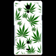 Coque Sony Xperia T Feuille de cannabis sur fond blanc