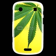 Coque Blackberry Bold 9900 Feuille de cannabis sur fond jaune